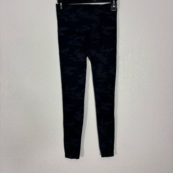 Spanx Grey & Black Camo High Waisted Seamless Leggings Size Small - Picture 1 of 5
